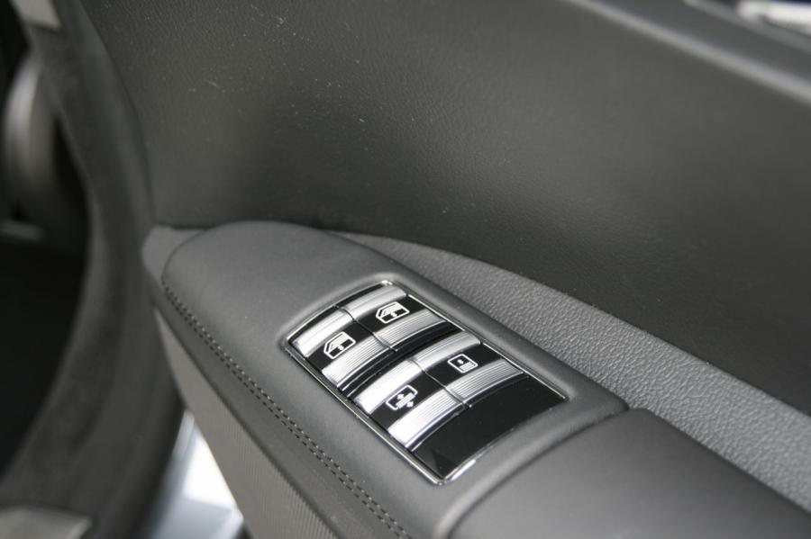  Mercedes-Benz S63 AMG 2008 года  (фото 15 из 42)